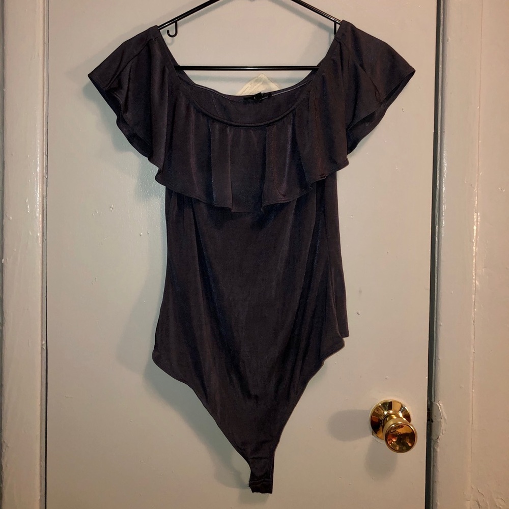 Cute, sleek off the shoulder bodysuit!